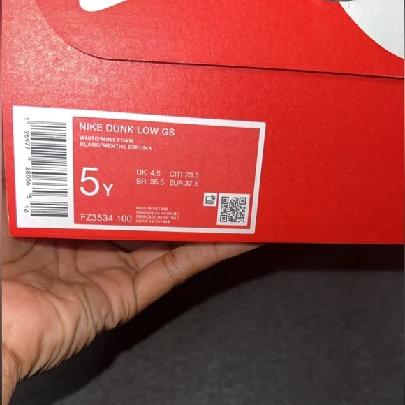 Nike Women’s Dunks - Picture 3 of 4